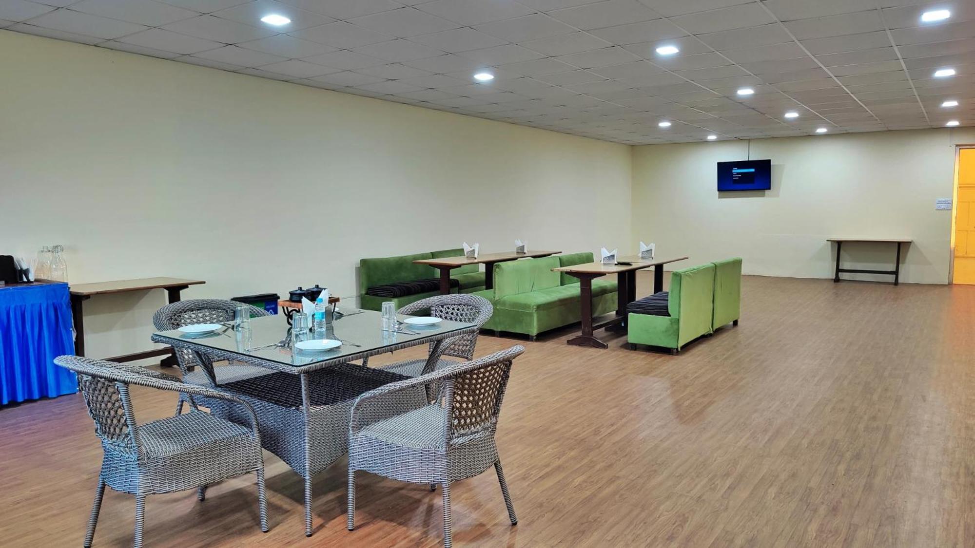 שימלה The Ashoka Inn 300Mts Walkable From Mall Road מראה חיצוני תמונה