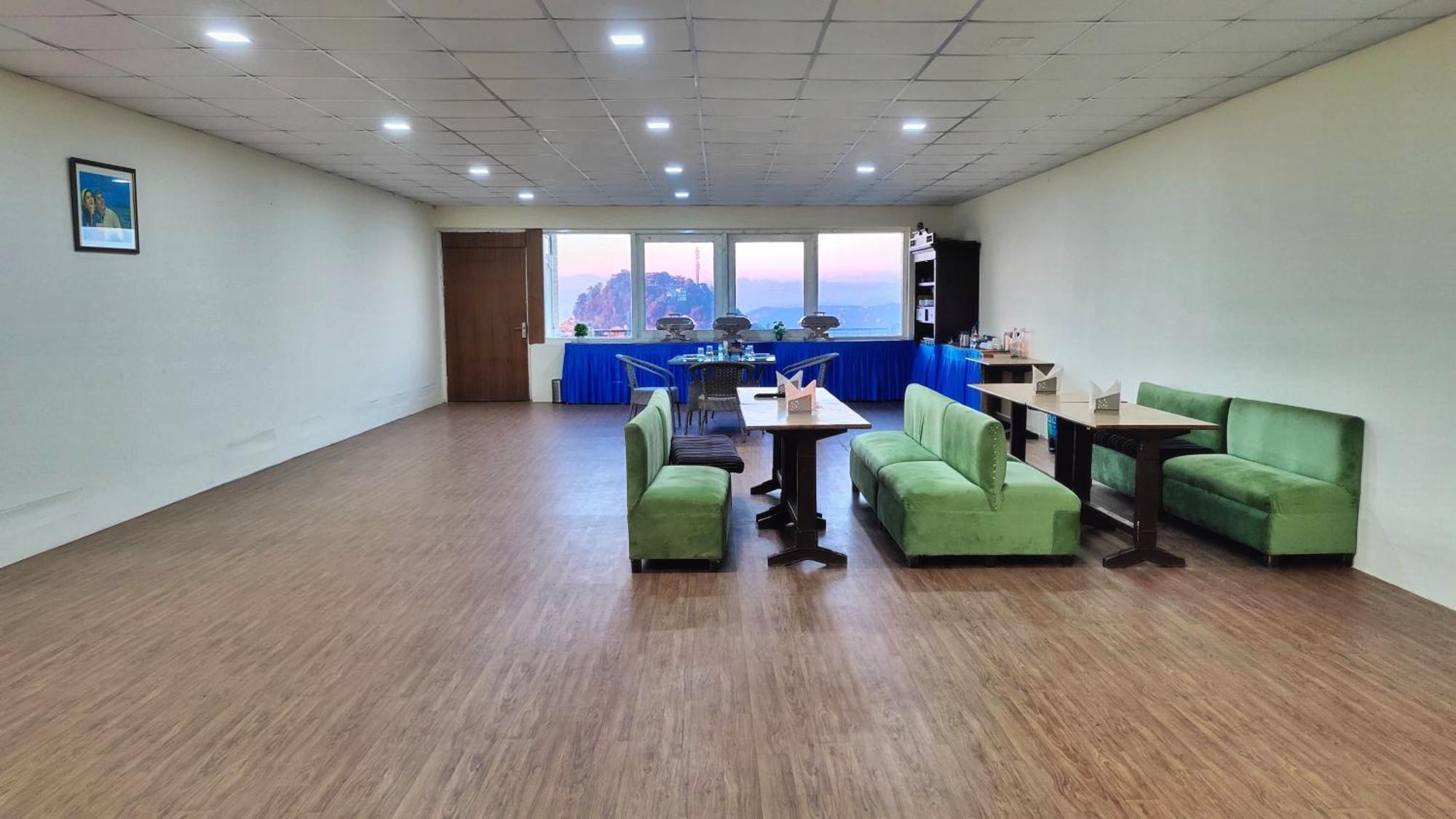 שימלה The Ashoka Inn 300Mts Walkable From Mall Road מראה חיצוני תמונה