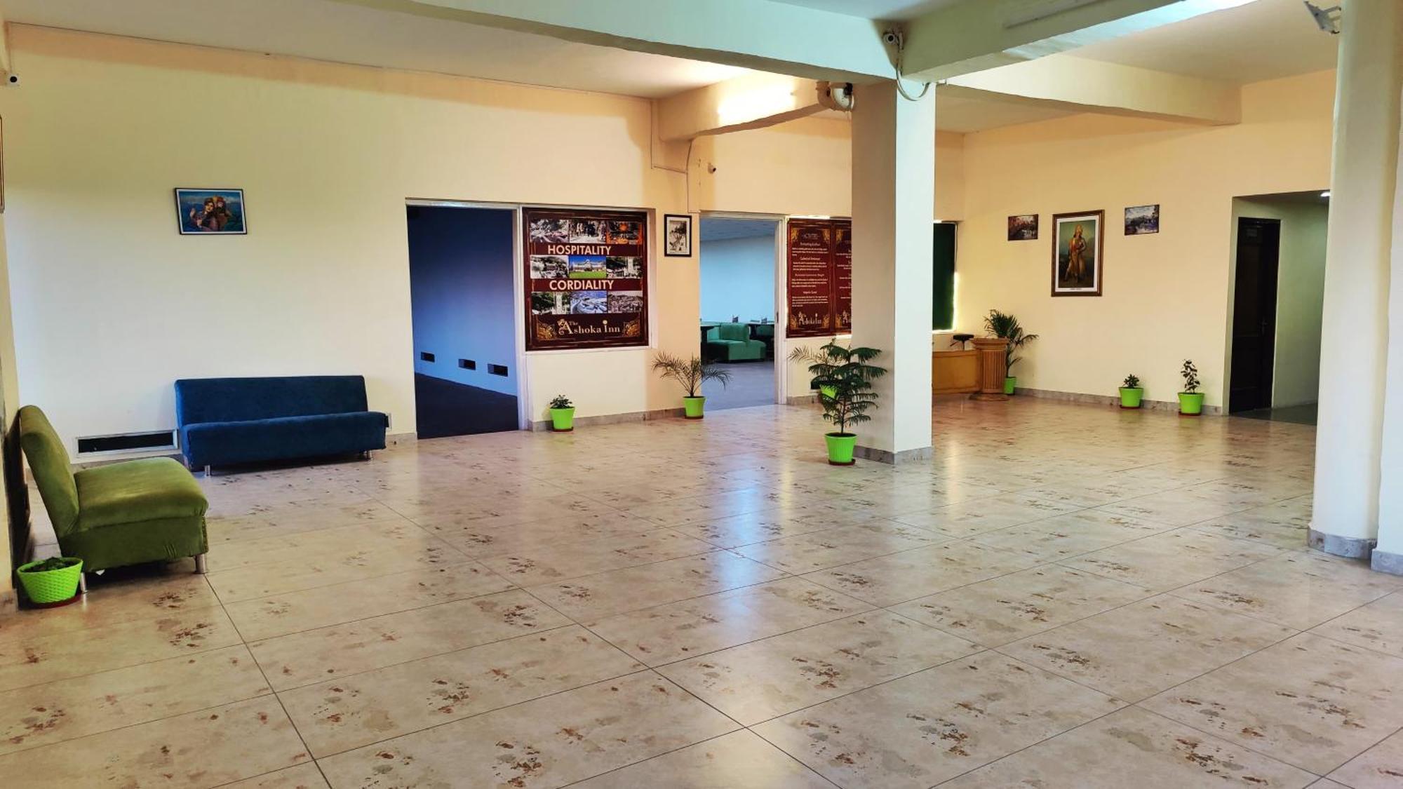 שימלה The Ashoka Inn 300Mts Walkable From Mall Road מראה חיצוני תמונה