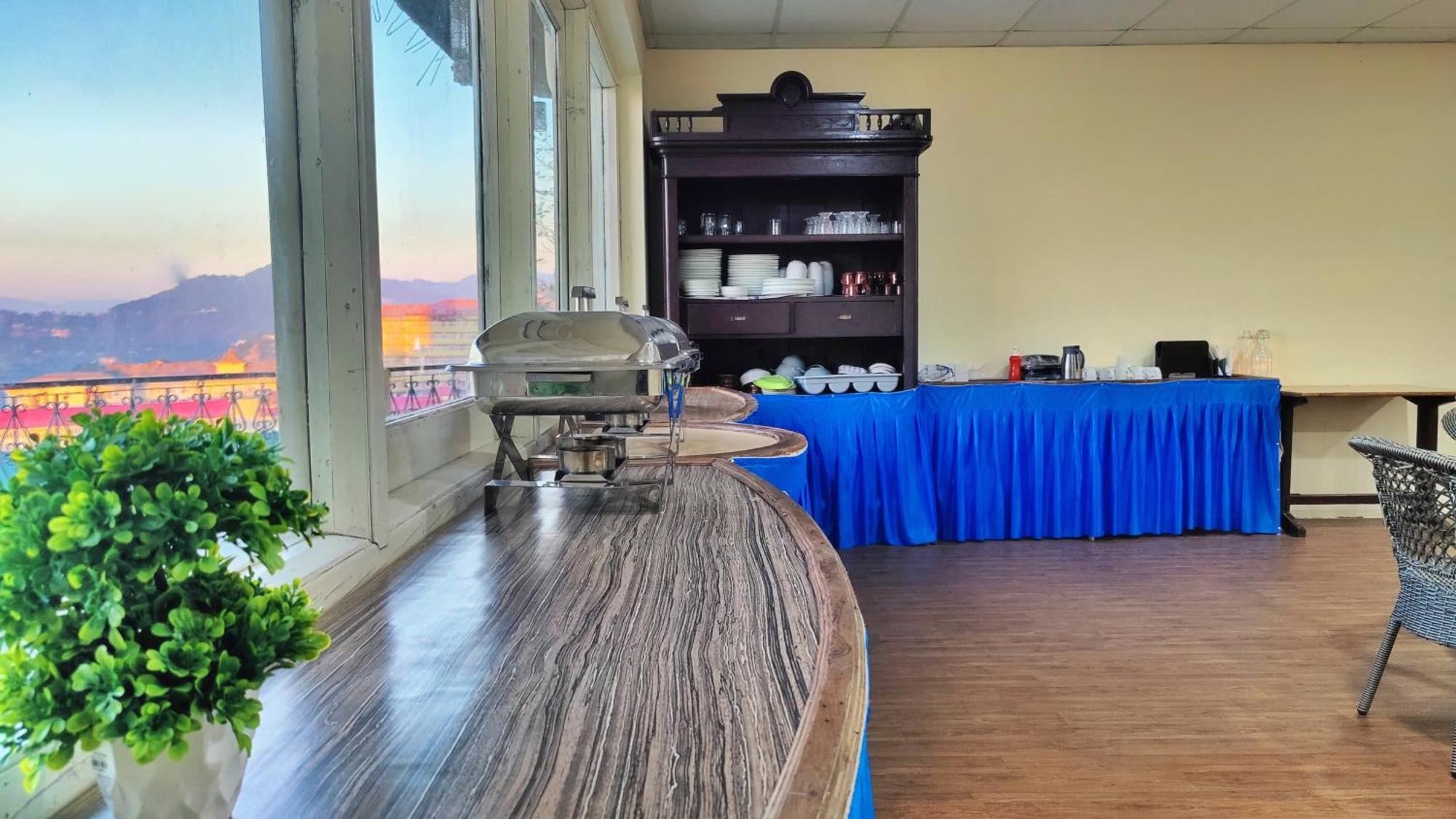 שימלה The Ashoka Inn 300Mts Walkable From Mall Road מראה חיצוני תמונה