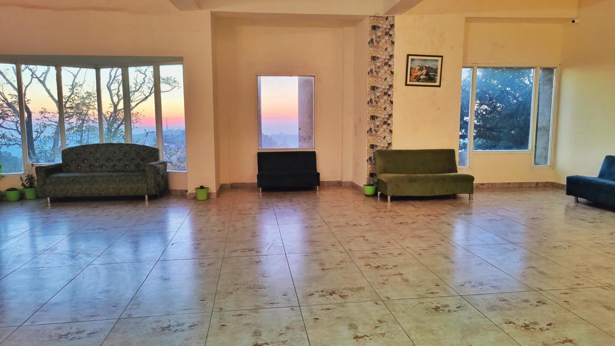 שימלה The Ashoka Inn 300Mts Walkable From Mall Road מראה חיצוני תמונה