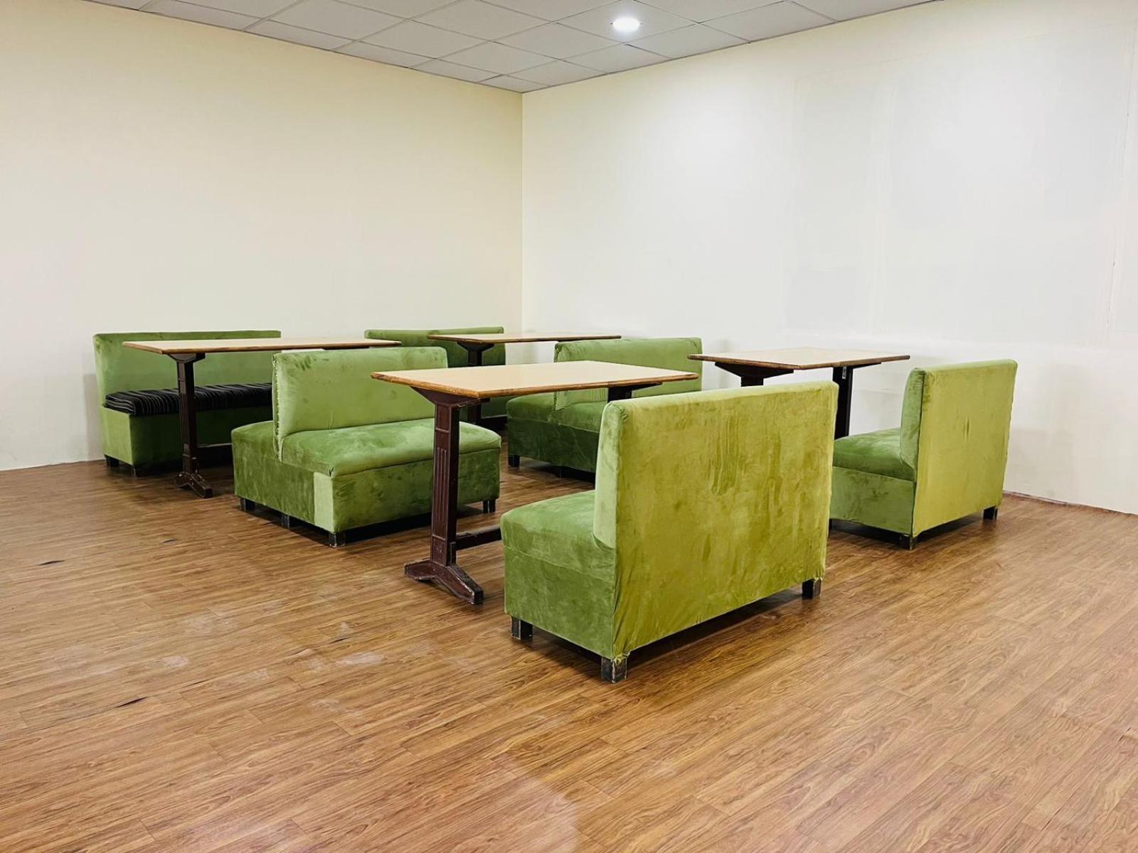 שימלה The Ashoka Inn 300Mts Walkable From Mall Road מראה חיצוני תמונה