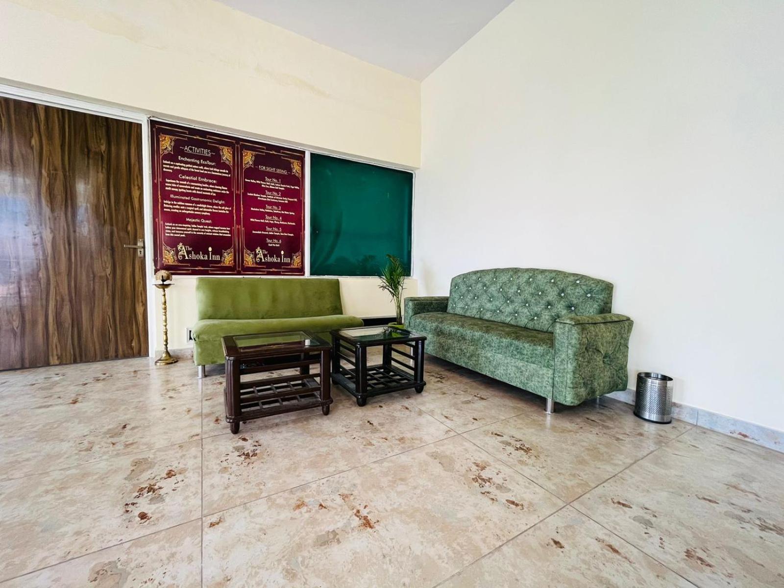 שימלה The Ashoka Inn 300Mts Walkable From Mall Road מראה חיצוני תמונה