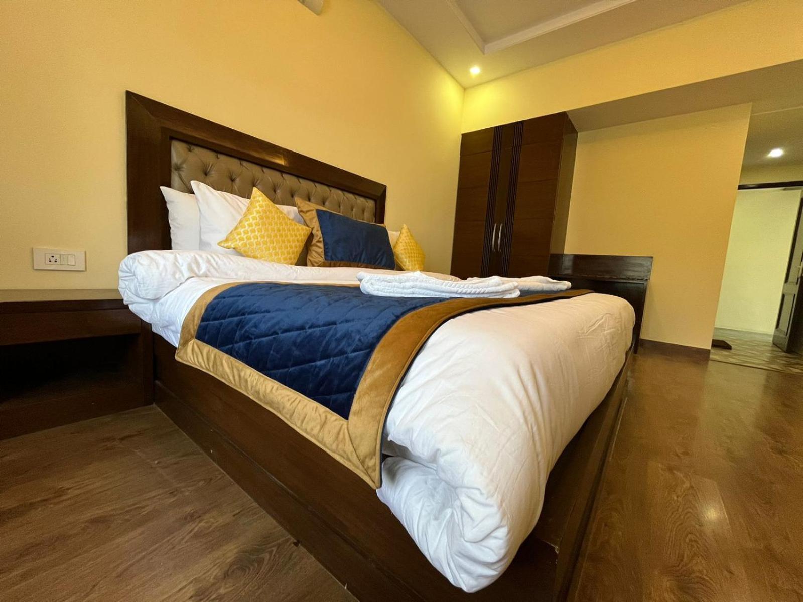 שימלה The Ashoka Inn 300Mts Walkable From Mall Road מראה חיצוני תמונה