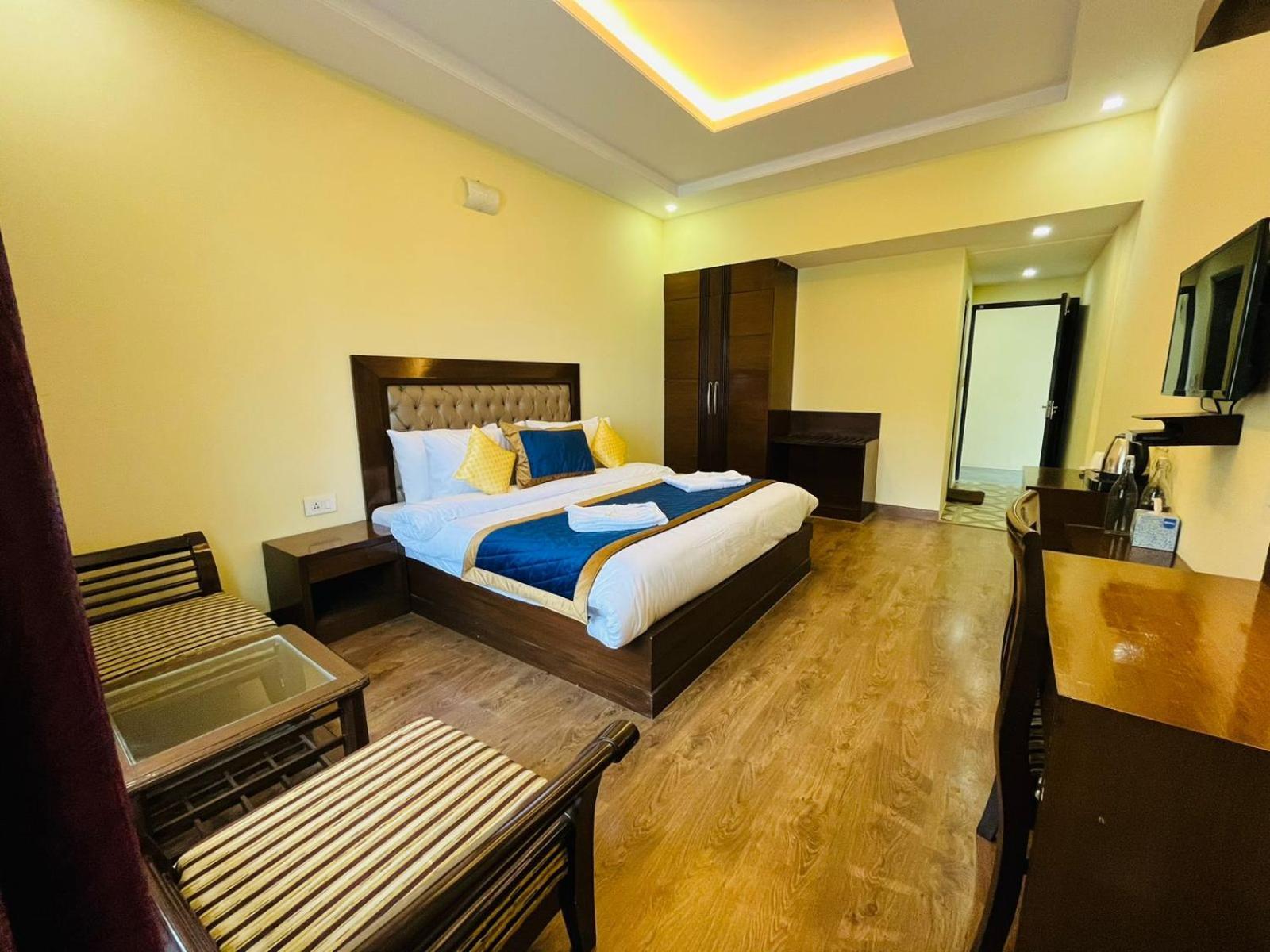 שימלה The Ashoka Inn 300Mts Walkable From Mall Road מראה חיצוני תמונה
