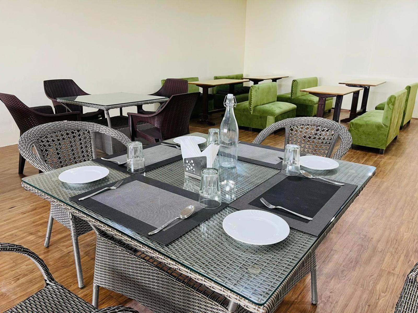 שימלה The Ashoka Inn 300Mts Walkable From Mall Road מראה חיצוני תמונה