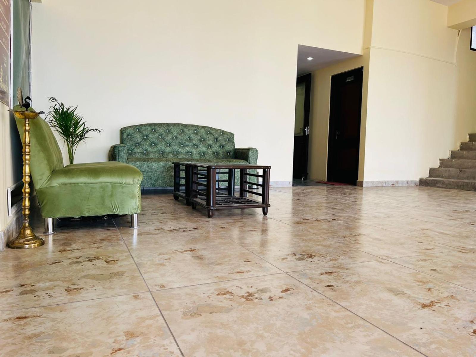 שימלה The Ashoka Inn 300Mts Walkable From Mall Road מראה חיצוני תמונה