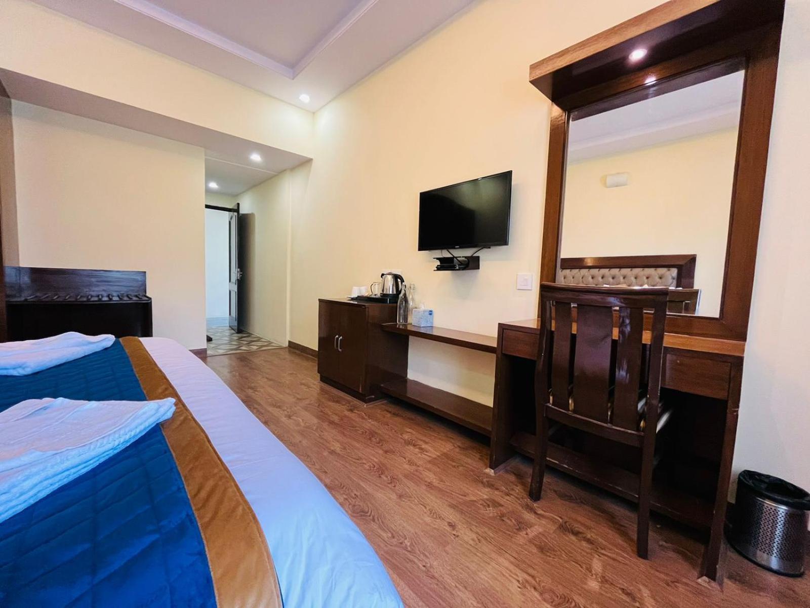 שימלה The Ashoka Inn 300Mts Walkable From Mall Road מראה חיצוני תמונה