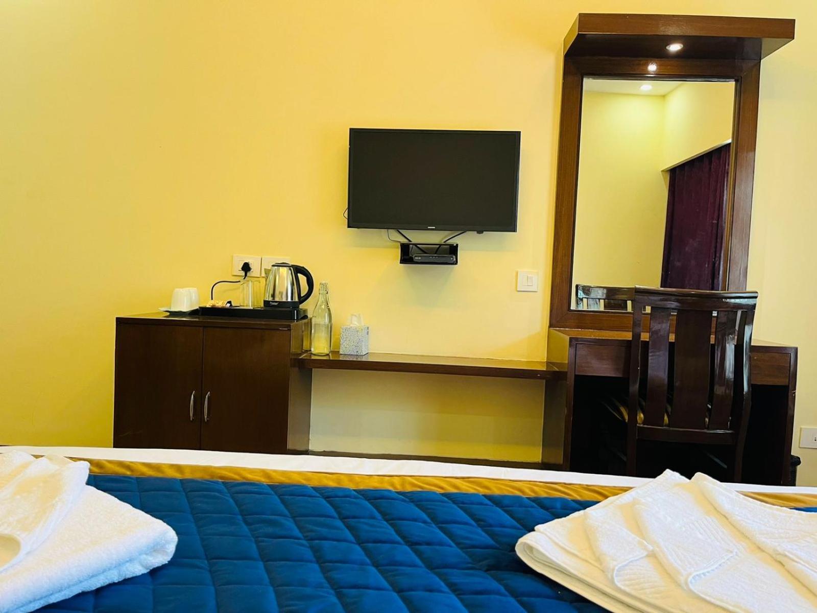 שימלה The Ashoka Inn 300Mts Walkable From Mall Road מראה חיצוני תמונה