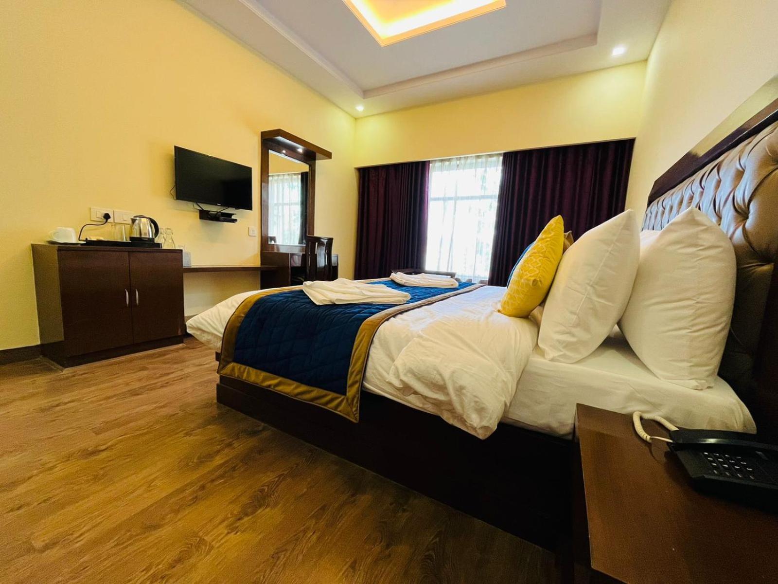 שימלה The Ashoka Inn 300Mts Walkable From Mall Road מראה חיצוני תמונה