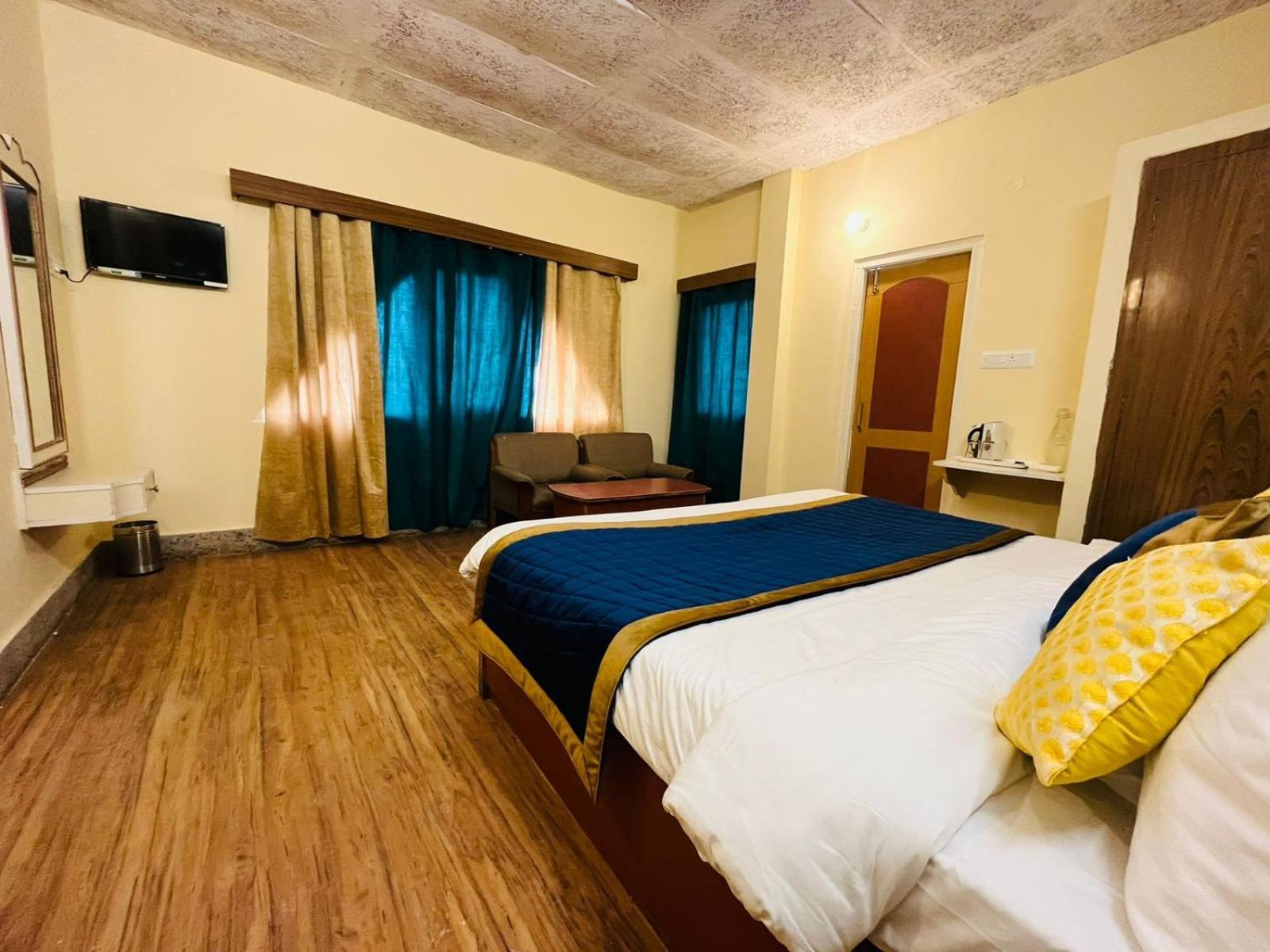 שימלה The Ashoka Inn 300Mts Walkable From Mall Road מראה חיצוני תמונה