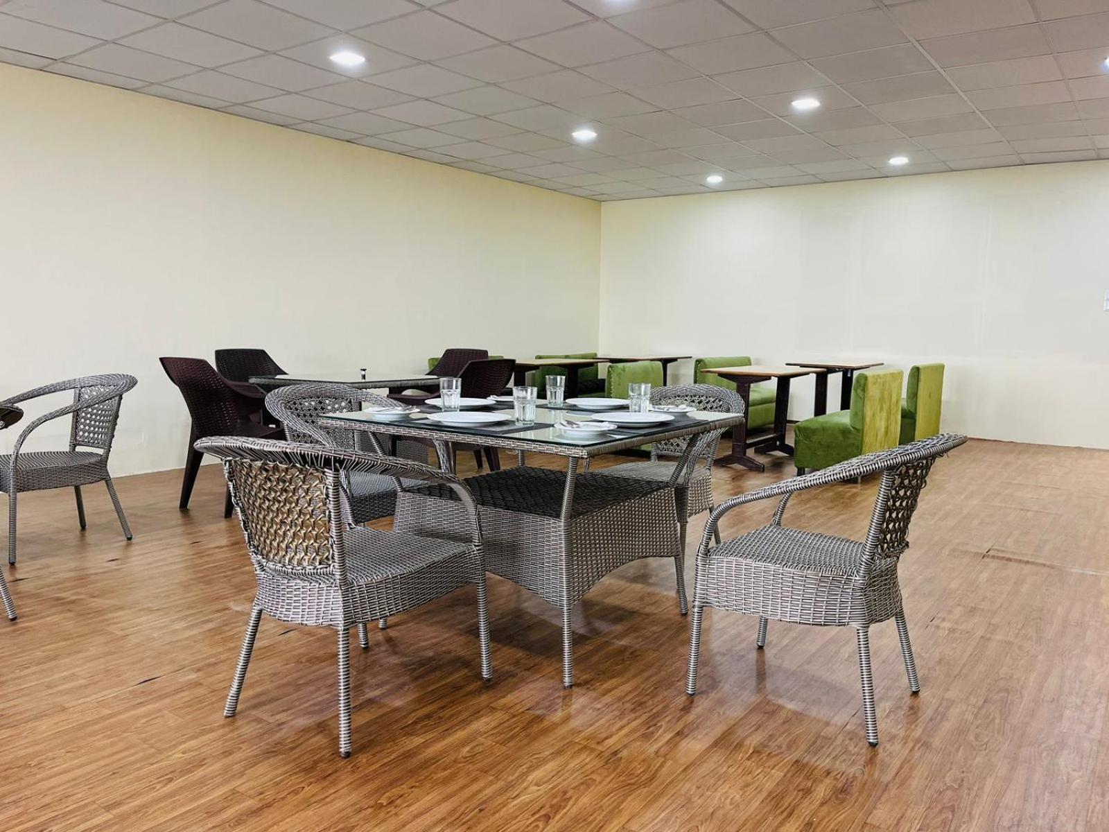 שימלה The Ashoka Inn 300Mts Walkable From Mall Road מראה חיצוני תמונה