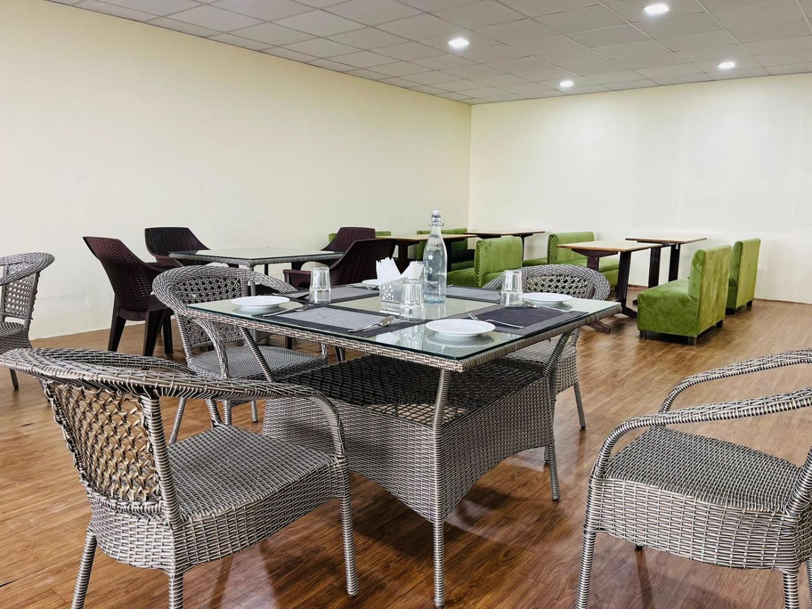 שימלה The Ashoka Inn 300Mts Walkable From Mall Road מראה חיצוני תמונה