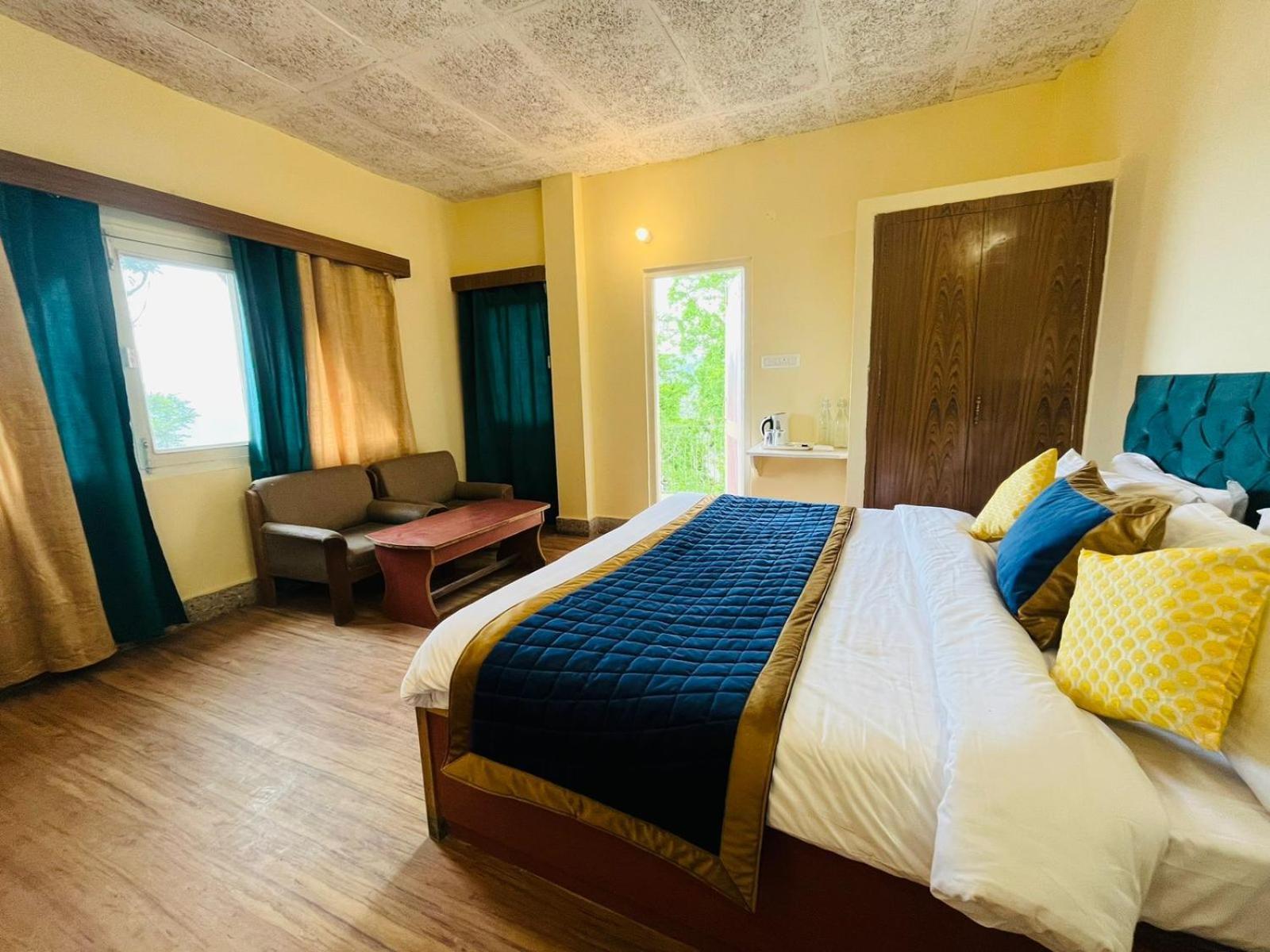 שימלה The Ashoka Inn 300Mts Walkable From Mall Road מראה חיצוני תמונה